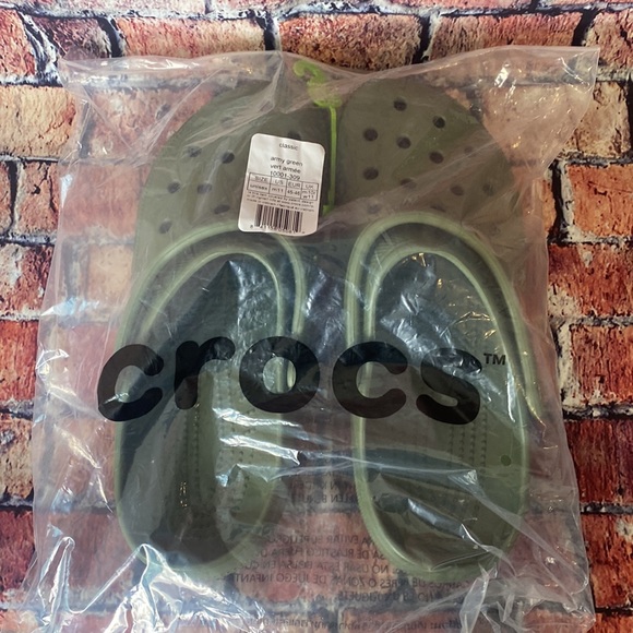 Crocs CLASSIC CLOG in Army Green - Picture 7 of 8